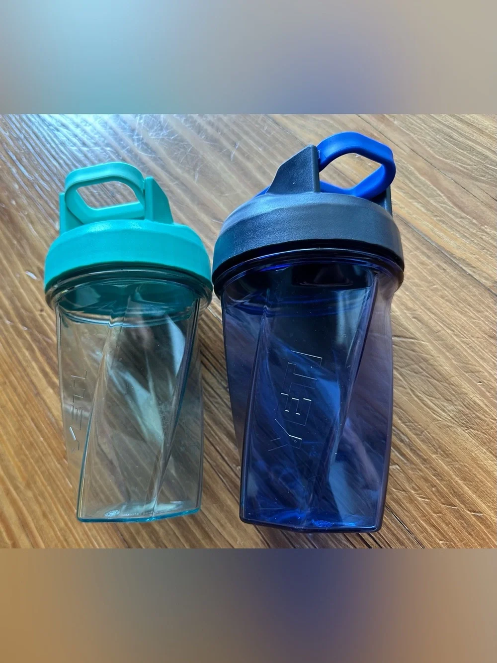 YETI Yonder 20 oz Water Bottles – Set of 2 – Like New